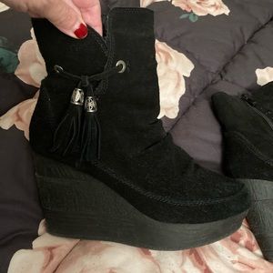 Sbicca black suede 4 inch platform boots size 9